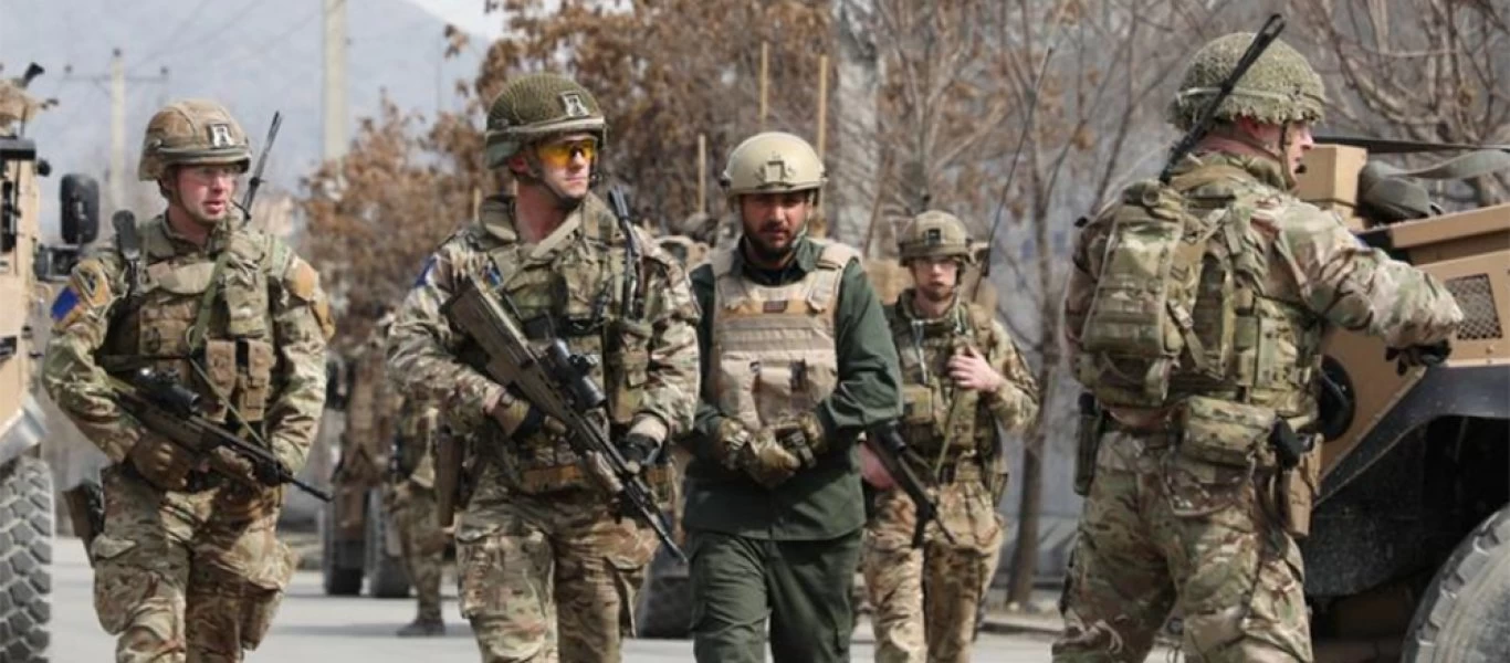 Με αεροπλανοφόρο και βομβαρδιστικά B-52 θα αποχωρήσουν οι αμερικανικές δυνάμεις από το Αφγανιστάν